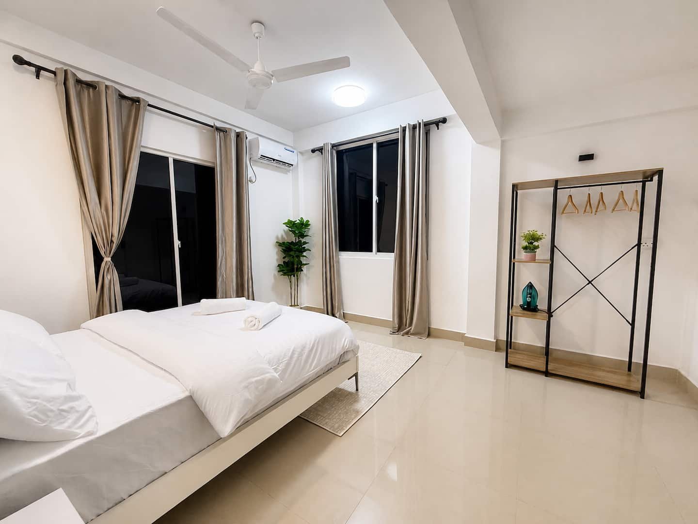 Breezy Home – Bedroom with wardrobe