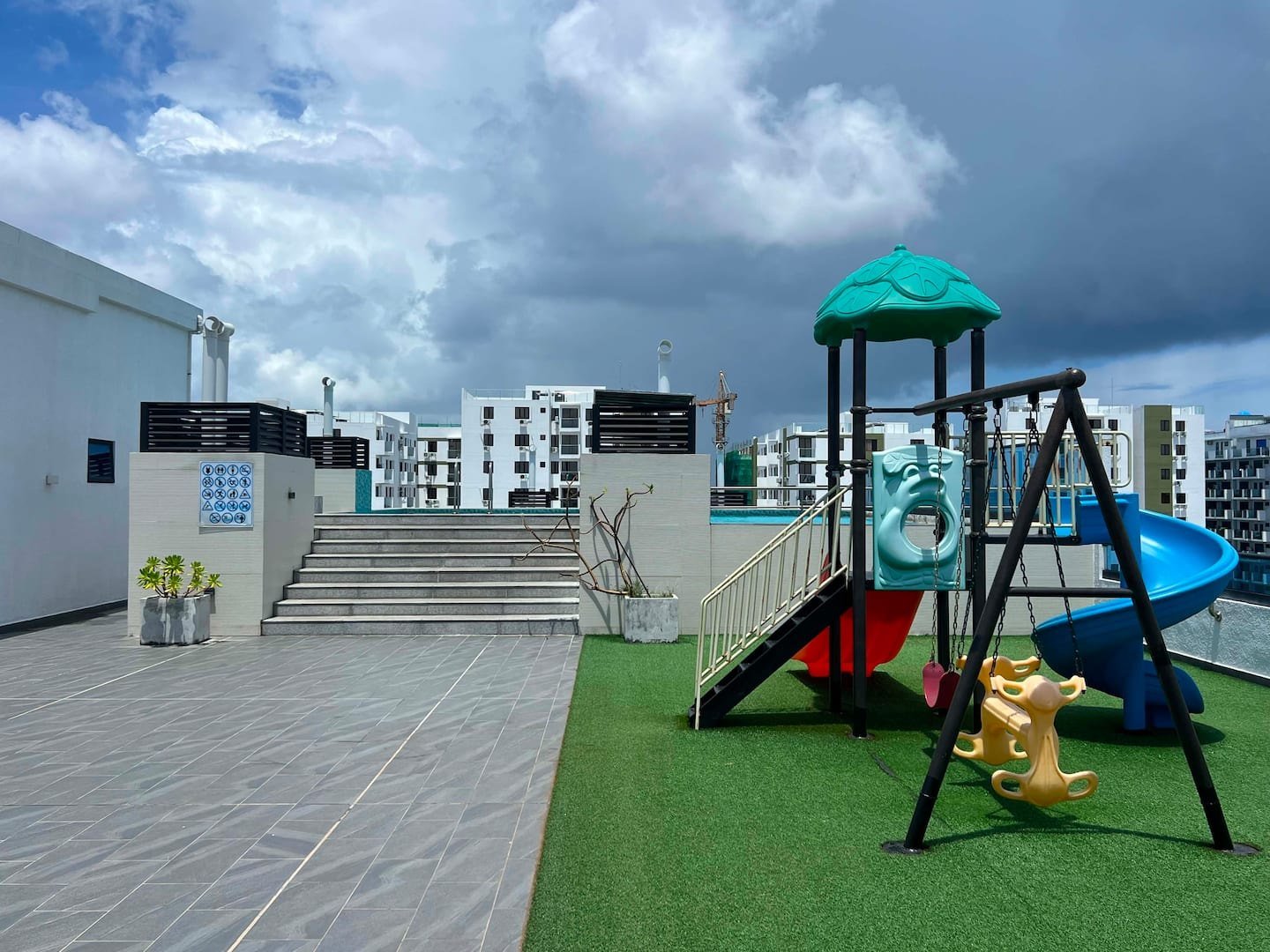 Breezy Seaside – Children's play area