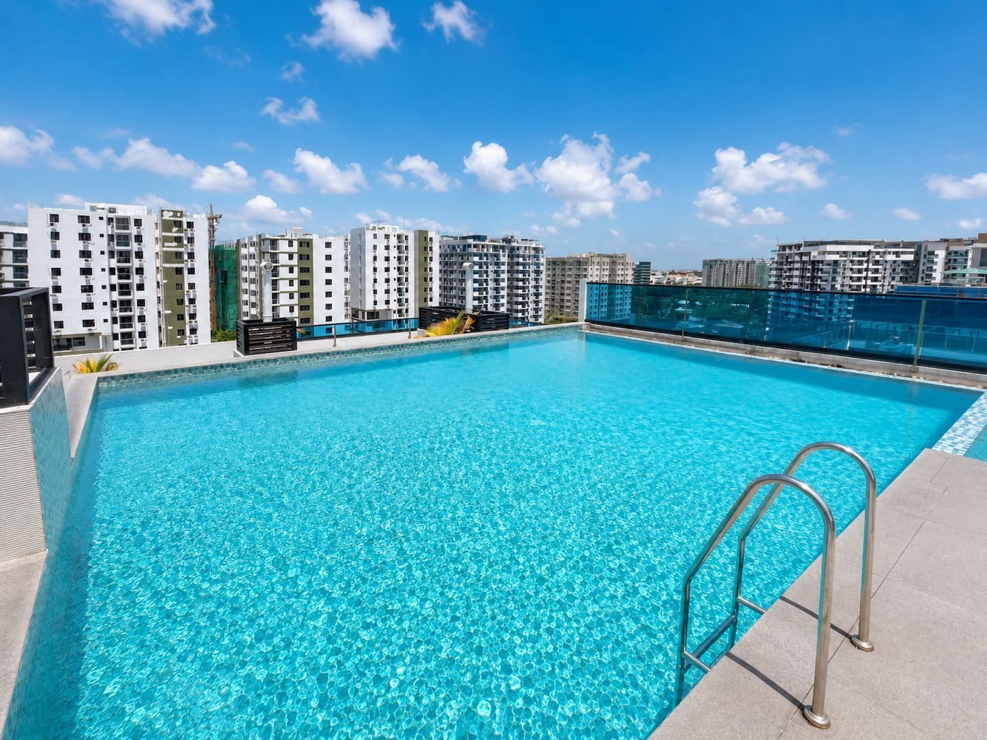 Breezy Seaside – Rooftop swimming pool