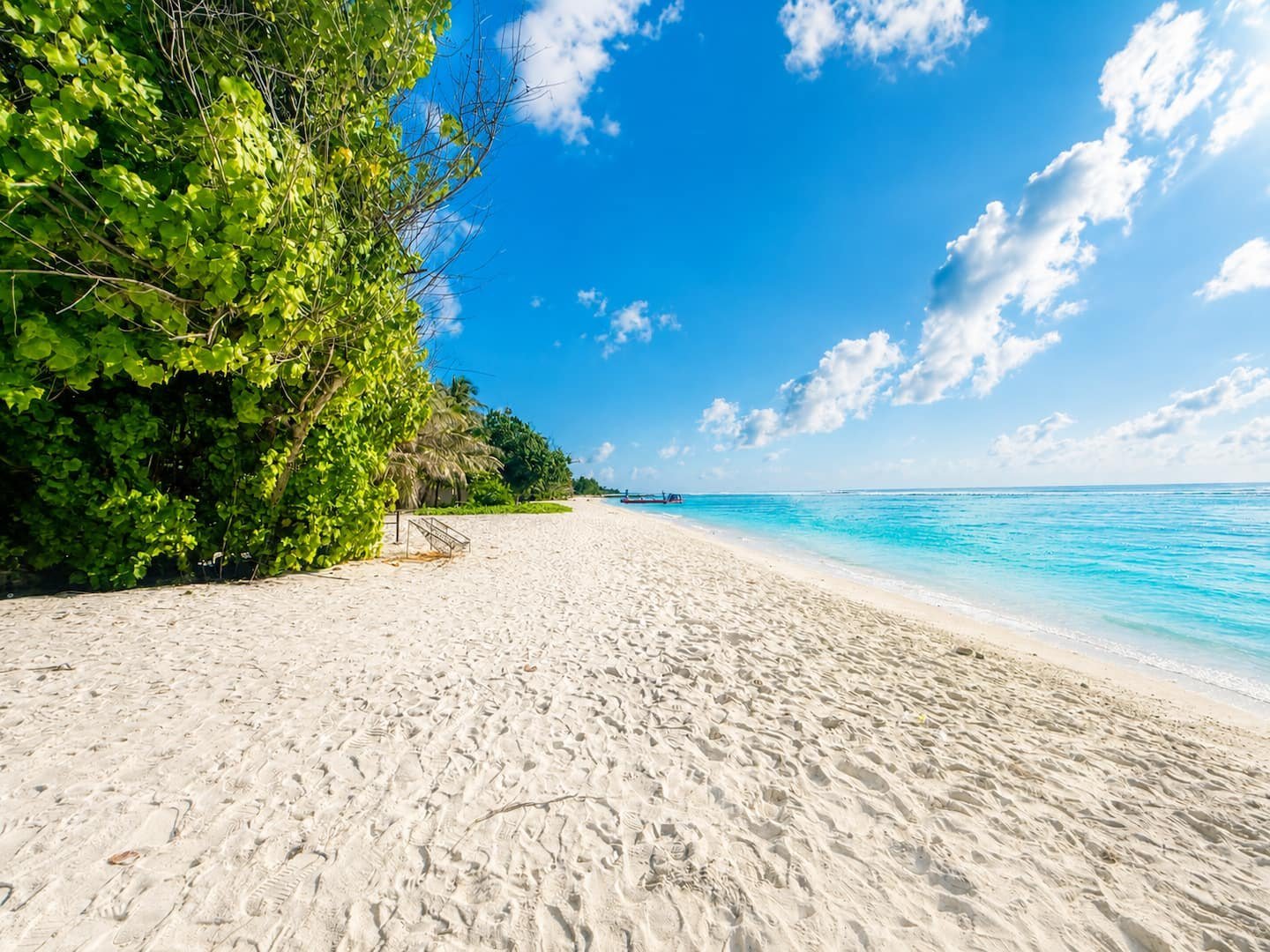 Luxvoy Opal – Hulhumalé beach, 3 minutes away
