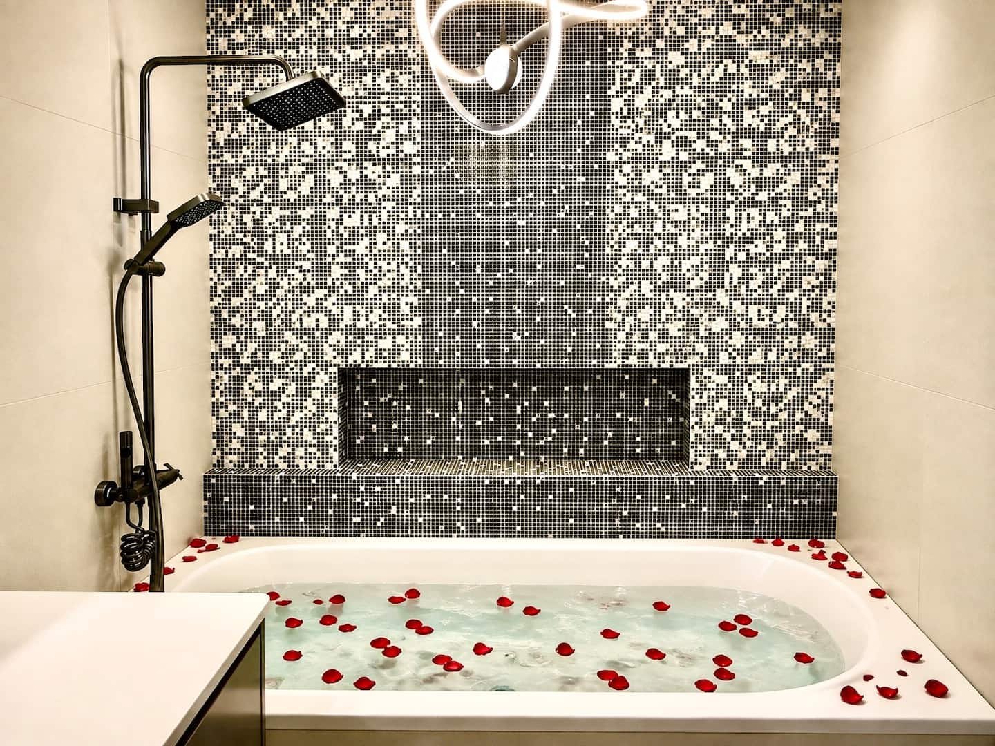 Luxvoy Opal – Private hot tub