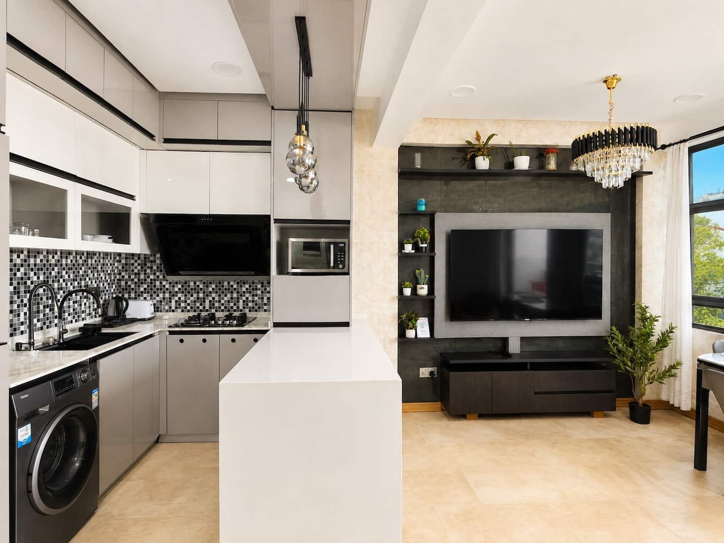 Luxvoy Opal – Kitchen and living