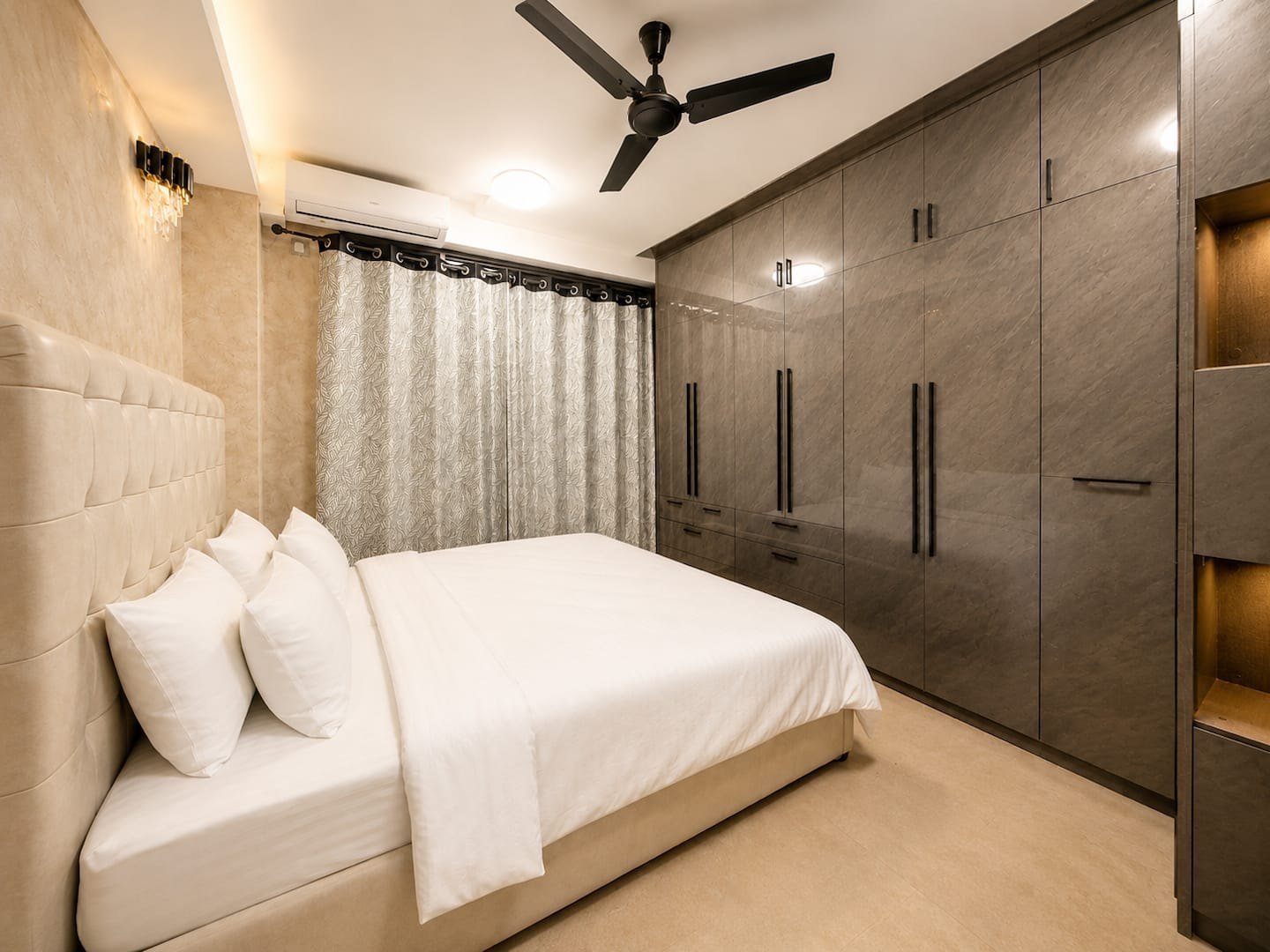 Luxvoy Opal – Master bedroom with wardrobe