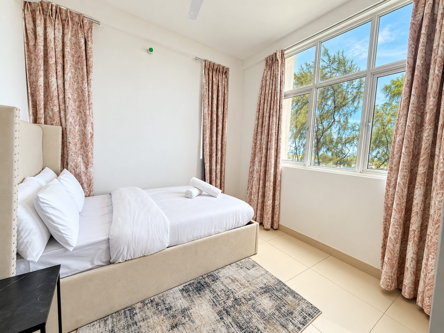 Pearl SonShine – Third bedroom with garden view