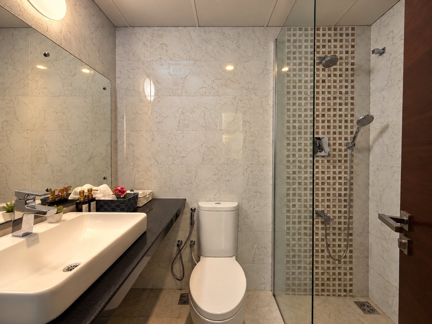 Pearl SonShine – Bathroom with walk-in shower