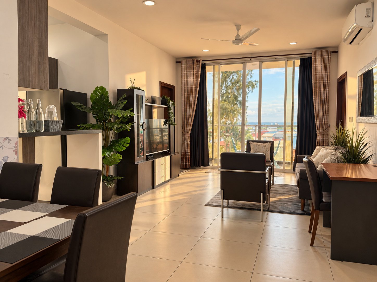 Pearl SonShine – Open-plan living with balcony
