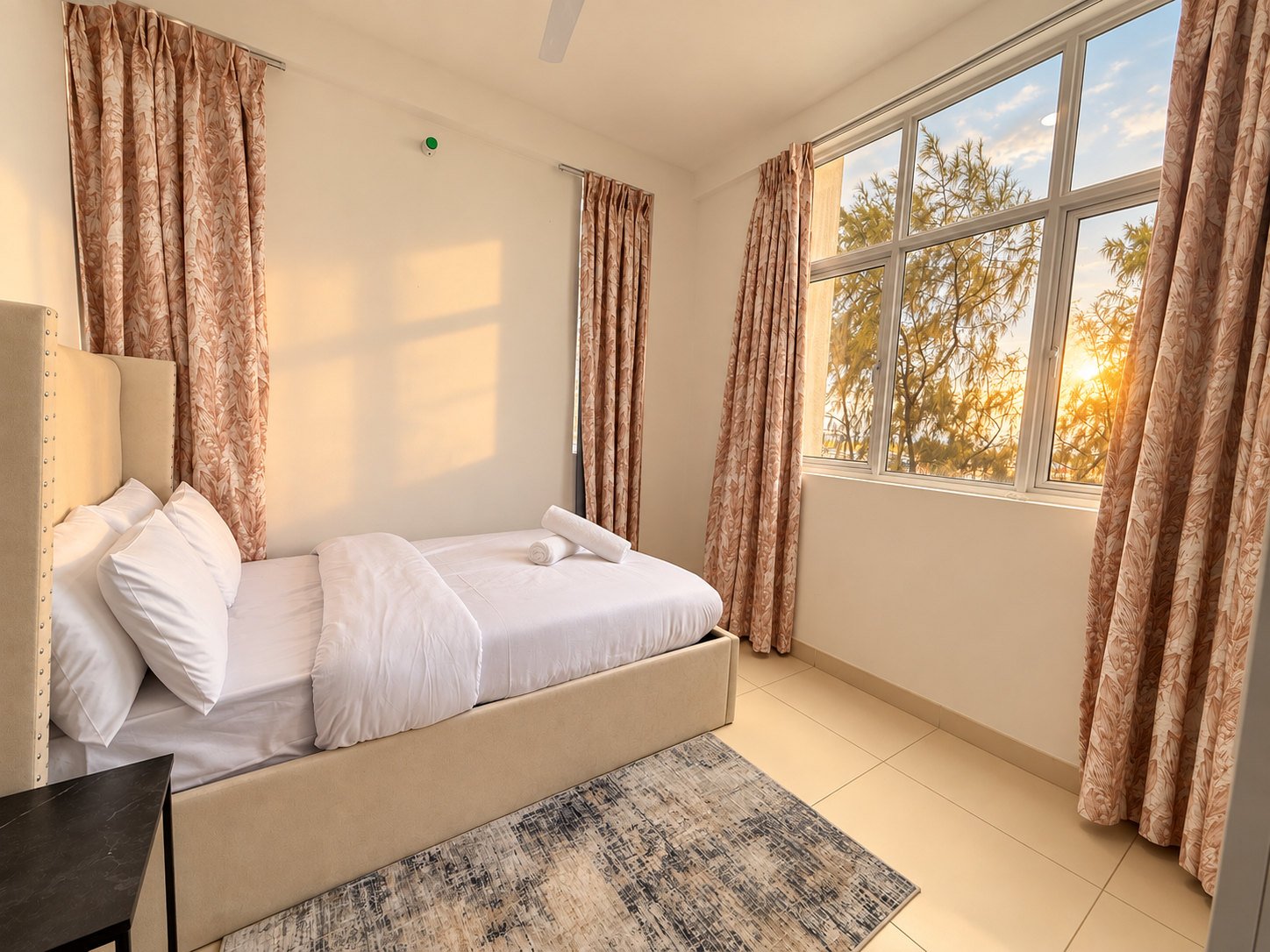 Pearl SonShine – Third bedroom at golden hour